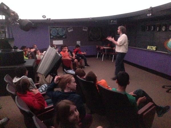 Mr_Jon_Winkle's tweet photo. Learning about our planets with Mr. B! #sciencerocks @NPplanetarium http://t.co/uAKkPYegJs