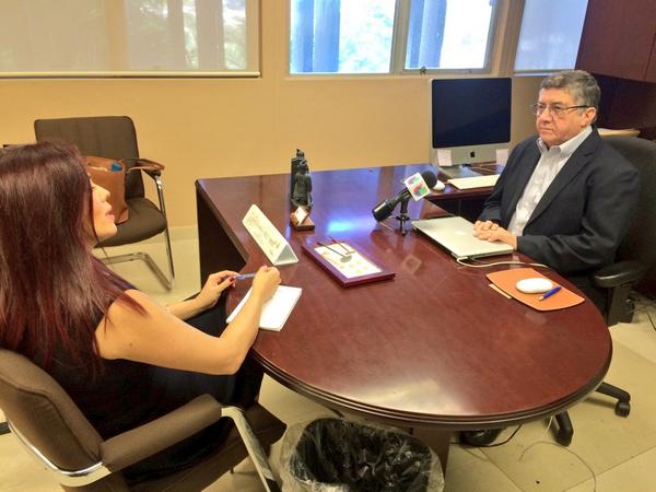 Pendientes hoy <a href="/NotiUnivision/">Las Noticias</a> 5PM para entrevista Decano #SaludPública <a href="/rcmupr/">Recinto de Ciencias Médicas UPR</a> sobre el #Ebola @URW7 <a href="/UPRInforma/">UPR Informa</a>