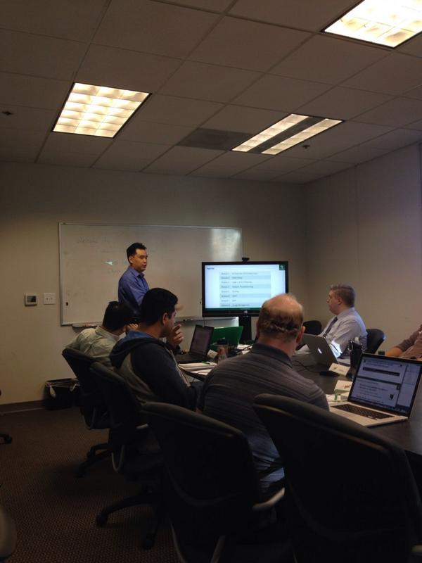 pangchen's tweet image. @rhenmi teaching #CumulusLinux Boot Camp network admin class @CumulusNetworks