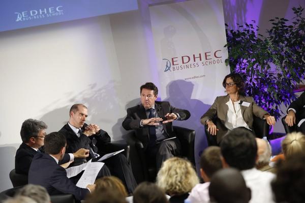 cestrosi's tweet photo. Table ronde avec @EDHEC_BSchool sur « est-ce que les jeunes ont envie de rester en France? » « Pk partent-ils? » http://t.co/D6Q7F6KMPj