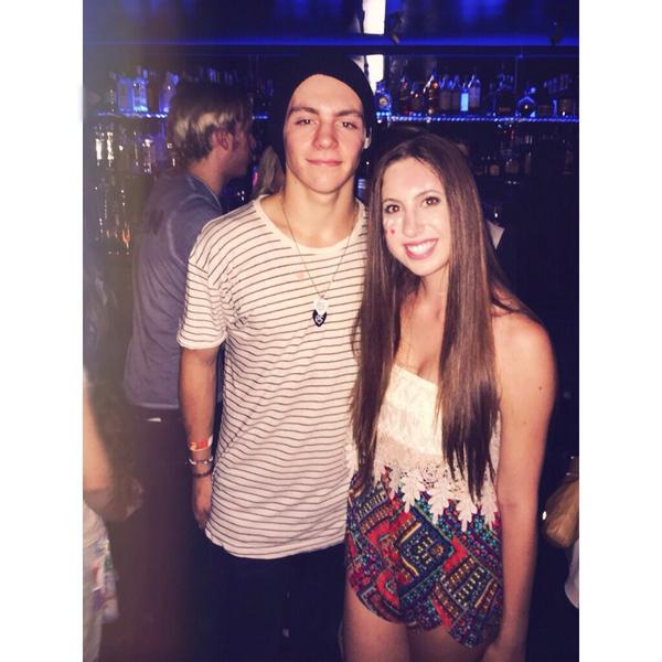 yourR5updates's tweet photo. ross with a fan (or friend??) last night http://t.co/ywLLJF57gu