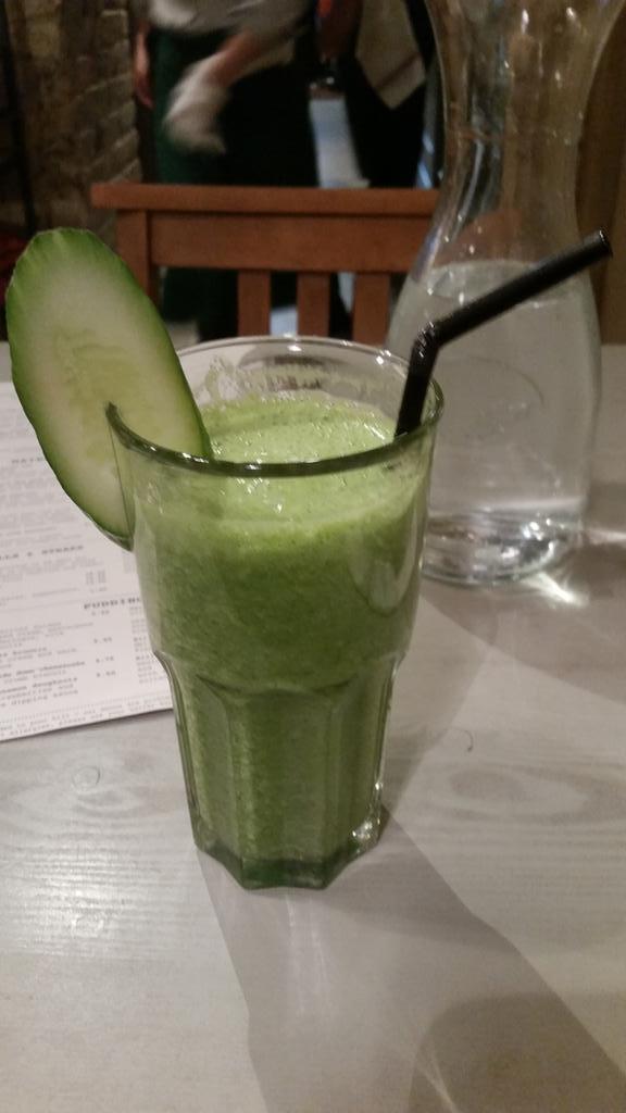 olivia_hallinan's tweet photo. Super green smoothie is my secret between show remedy! #goodnessinaglass http://t.co/OyFkvtMiyD