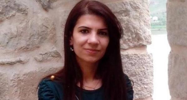 Urfa Viranşehir'de polisin attığı gaz bombasından yaralanarak beyin kanaması geçiren #AynurKudin yaşamını yitirmiş...