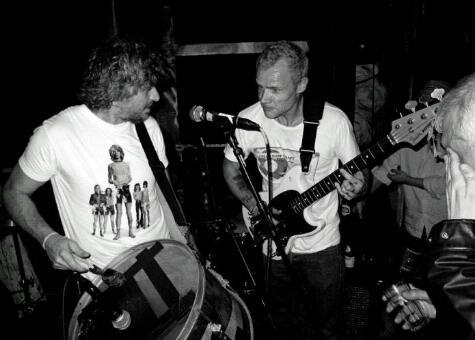 ChiliPeppersArg's tweet image. #HappyBirthdayFlea #HappyBirthdayMauro 
@flea333 @mrefosco