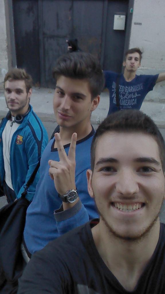 1h para que de comienzo el partido! La marea amarilla de camino a sant andreu! Vamos acció!