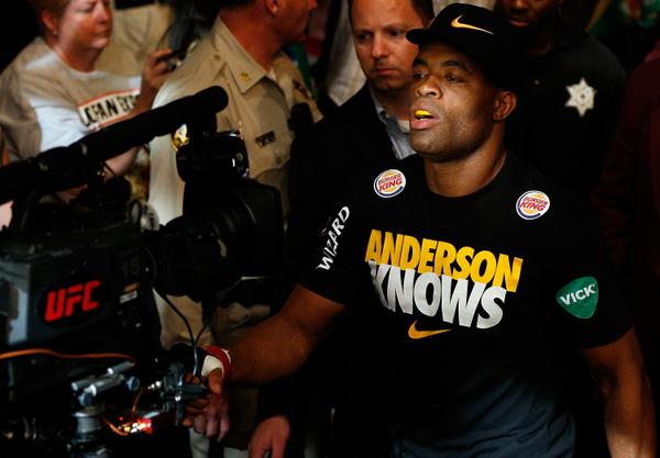ufc's tweet photo. .@JoeRogan talks about @SpiderAnderson's place in MMA history: http://t.co/CLhPt8hLVx
#UFC183 http://t.co/b3PvZmNbMv