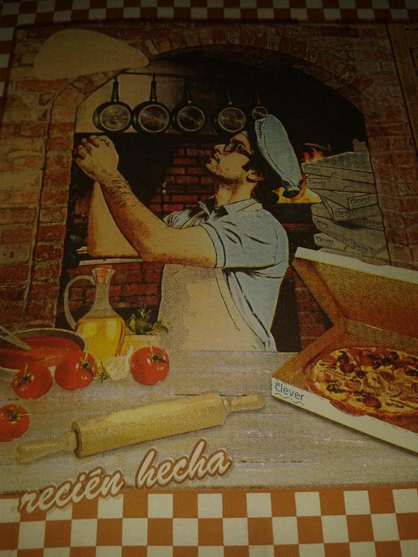 sorayadaimiel's tweet photo. Pizza de nuestro pizzero favorito @LuisPekea celebrando el cumple de @kristinirubio con @IreneOrtizV #cenita http://t.co/j4tXRHQxgE