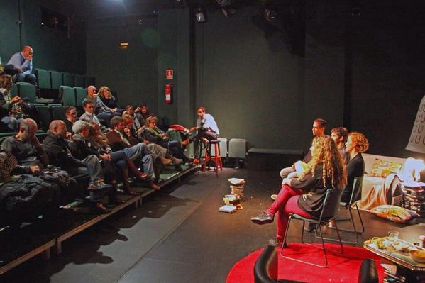 elpais_promos's tweet photo. [SUSCRÍBETE] Un encuentro con el equipo de la obra #39Defaults. Tú también puedes vivirlo: http://t.co/8ixroZsSiV http://t.co/36B4HZ4sIn