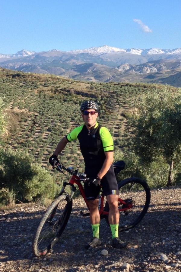 MasterProTour's tweet photo. “@ZabalaMikel: Enjoying #granadaparadise! #cycling http://t.co/jIupzB6GeD”
Ropa negra✅
Calcetín alto✅
Apretar piernas para foto✅
#MASTERway
