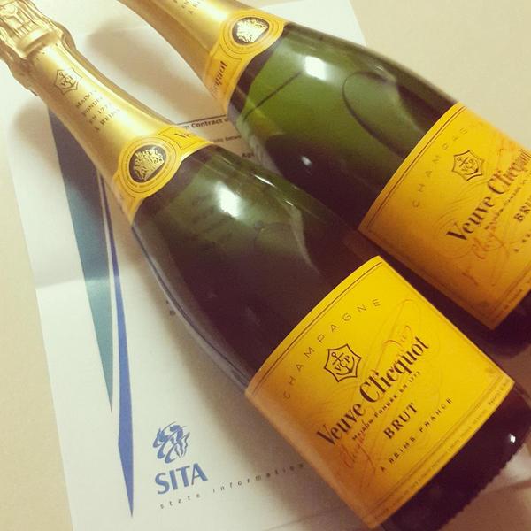 VuHlazo's tweet image. So much to smile and be happy about...#NewJobVibes #MovingUp #Champers #UnomonaNjeUvaIndlala 😊😋😎