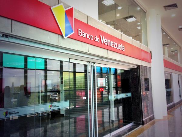 BcodeVenezuela's tweet photo. Inauguración de oficina 586 del BDV junto al Gobernador del estado Vargas, @JGarciaCarneiro en el Terminal La Zorra http://t.co/L0BbTE2ESl