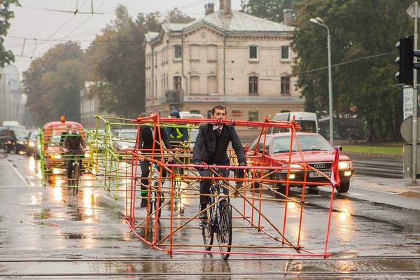 TonyOposa's tweet photo. Look how much space is wasted to move a person in a car. Ask your govt for safe bike lanes! http://t.co/F3Ac3uqIJu
