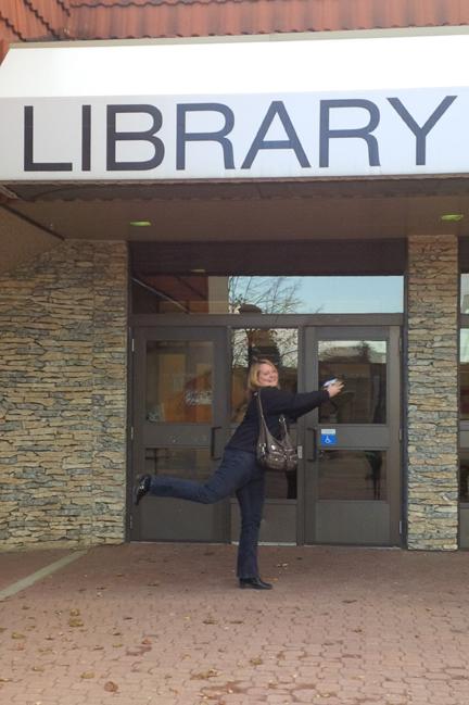 InnovationCU's tweet photo. On the fly with treats to the North Battleford library! #shhh #cusonlocation #CreditUnionDay http://t.co/tvErKpTCKG