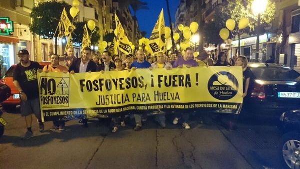 WWFespana's tweet photo. Gran ambiente en Huelva para reclamar una marisma limpia #FosfoyesosNO #JusticiaParaHuelva http://t.co/tUNNQ7kIAC