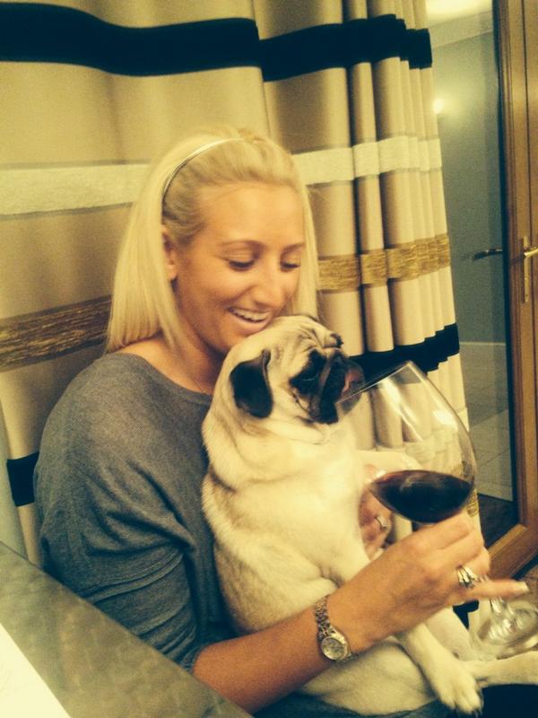 Danny_Willett's tweet photo. Evening with me mates.. :) spike, wife, wine, @shaywood87 @LiamONeill1 http://t.co/54AYO4Gba1