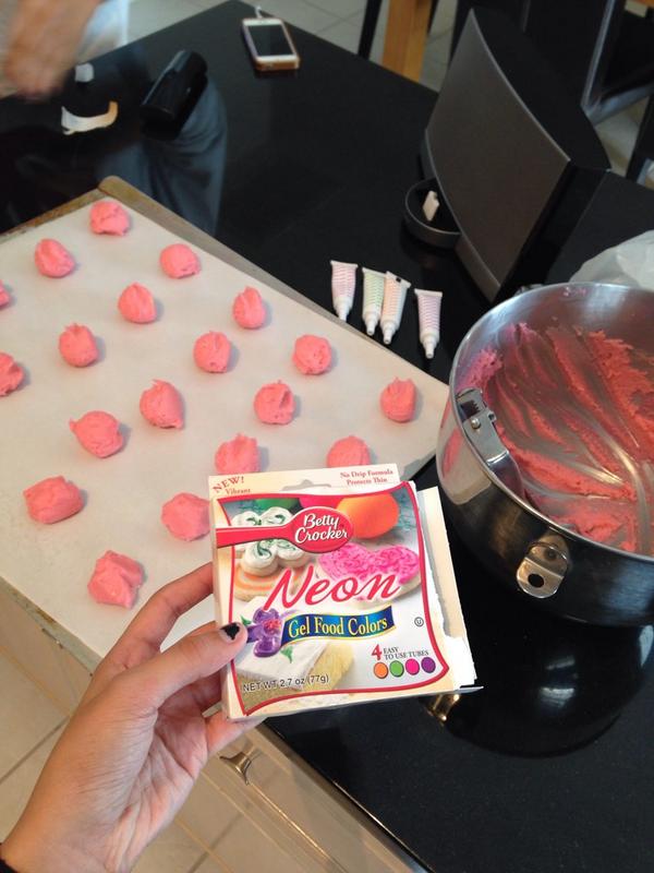 sneak peek of tonight's cookies 💕🍪