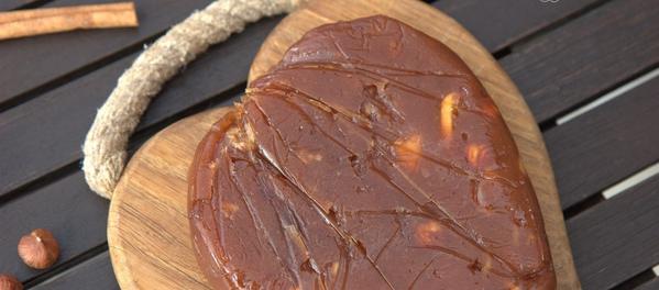 AppleCheeseLT's tweet photo. Apple cheese with hazel nuts #apple #cheese #applecheese #sweet #candy http://t.co/UqmI5WJLeM