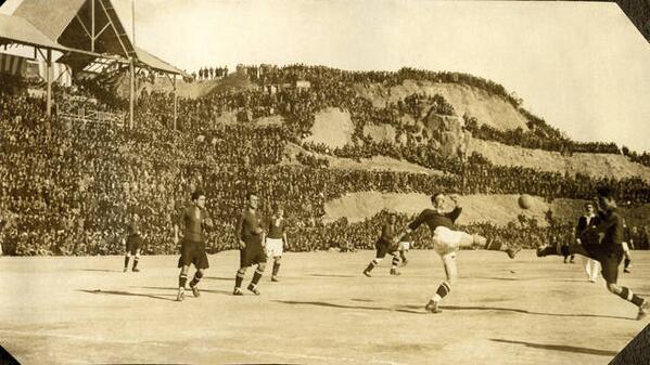 CoinWuTang's tweet photo. El estadio del FC Barcelona, ​​1909 http://t.co/M8nOgBuXQA