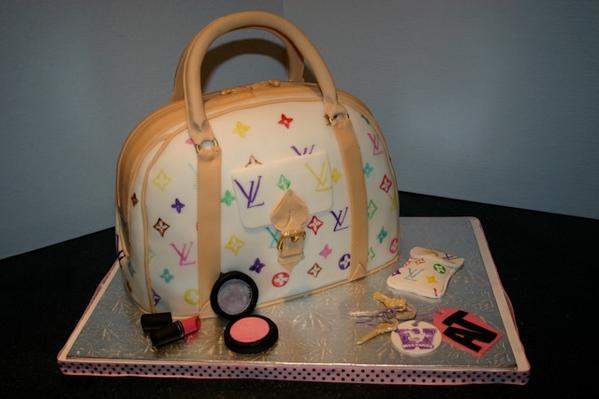 DecadentCakesCo's tweet photo. A @LouisVuitton cake for a special girls birthday party! What a great way to say I love you! #LouisVuitton http://t.co/Wn5X5jgqM6