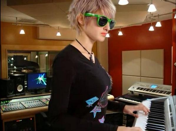 DGokovi's tweet photo. My love piano ;) http://t.co/V1d3drlxEc