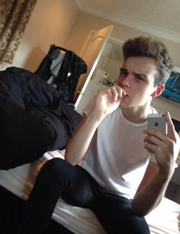brownblndefacts's tweet photo. Puberty hit him like a truck 😮🚛 http://t.co/3shoIYSlry