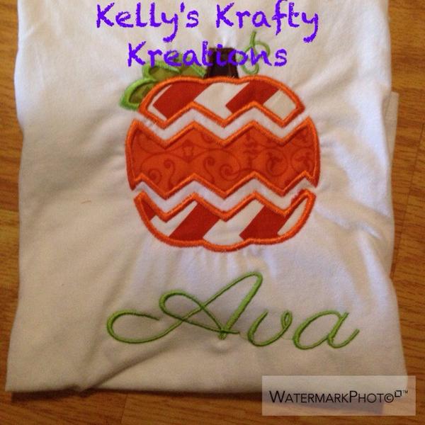 KellyButler7127's tweet photo. Work!! #scarf #infinity #personalizeshirts #applique #embroidery #owl #pumpkin #fall #Fabric #reindeer #handmade http://t.co/jl9ylSIo3k