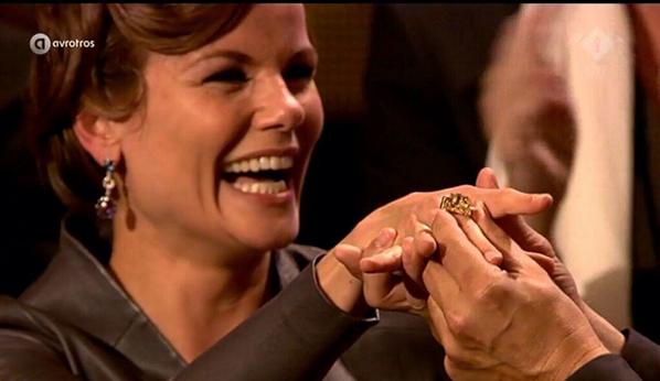 AngelaschijfFT's tweet photo. De kus op der hoofd, de ring om de vinger, @VictorReinier wat ben je toch een geweldige vent! ❤️@angelaschijf http://t.co/tKfPmx5NIZ