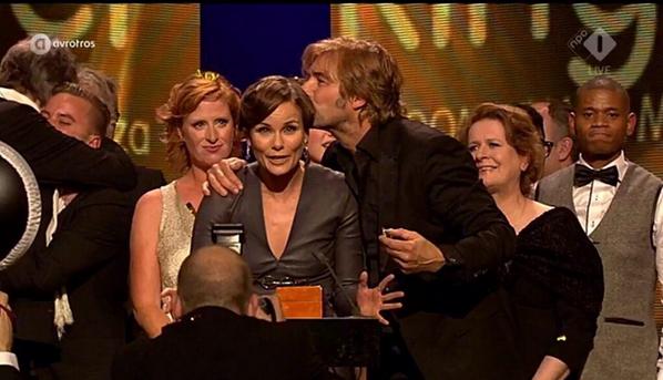 AngelaschijfFT's tweet photo. De kus op der hoofd, de ring om de vinger, @VictorReinier wat ben je toch een geweldige vent! ❤️@angelaschijf http://t.co/tKfPmx5NIZ