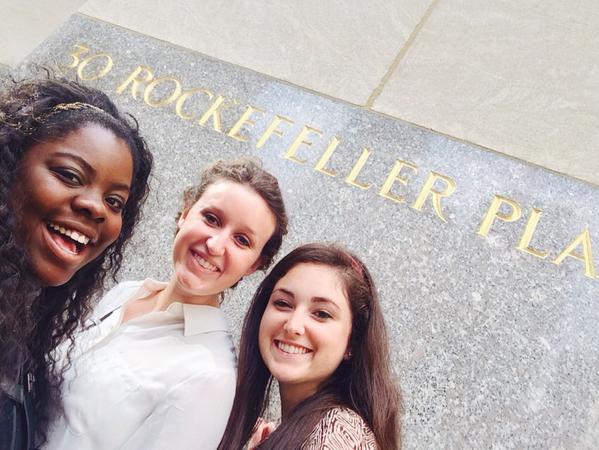SarahJaneTart's tweet image. The graphic design crew takes NYC! @KashleeKelly @CoCoChantrel #JOMCfb2014 #designcrew