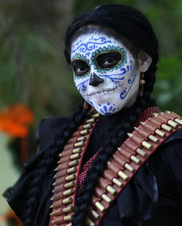 DestinoCancun's tweet photo. Ya tienen su disfraz para el #FestivalVidaYMuerte? http://t.co/HMfy6LMxHe"