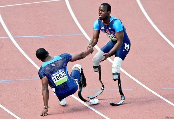 FEsteban_Lopez's tweet photo. Before me, my rival #Respect http://t.co/6V0D5Lia84