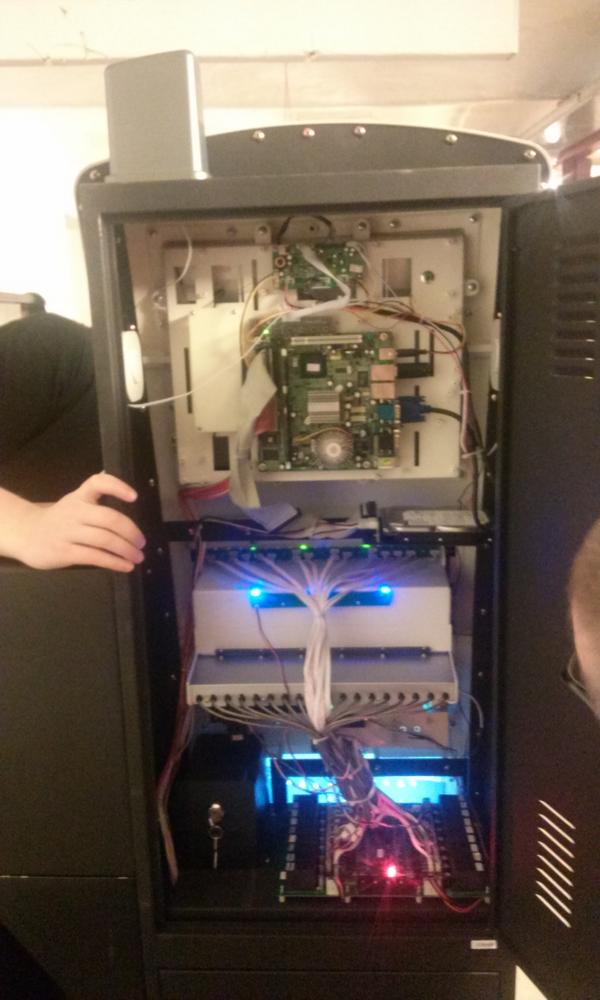 hal9kdk's tweet photo. The inside... http://t.co/Ht3upxaTKr