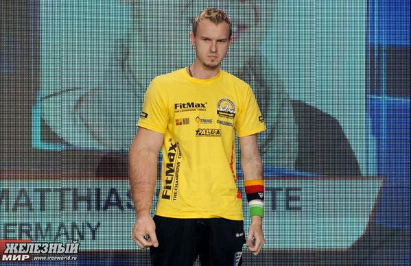 Complex's tweet photo. The world champion in arm wrestling looks totally normal: http://t.co/USEzIDhw42 http://t.co/bZEnN2mbUc