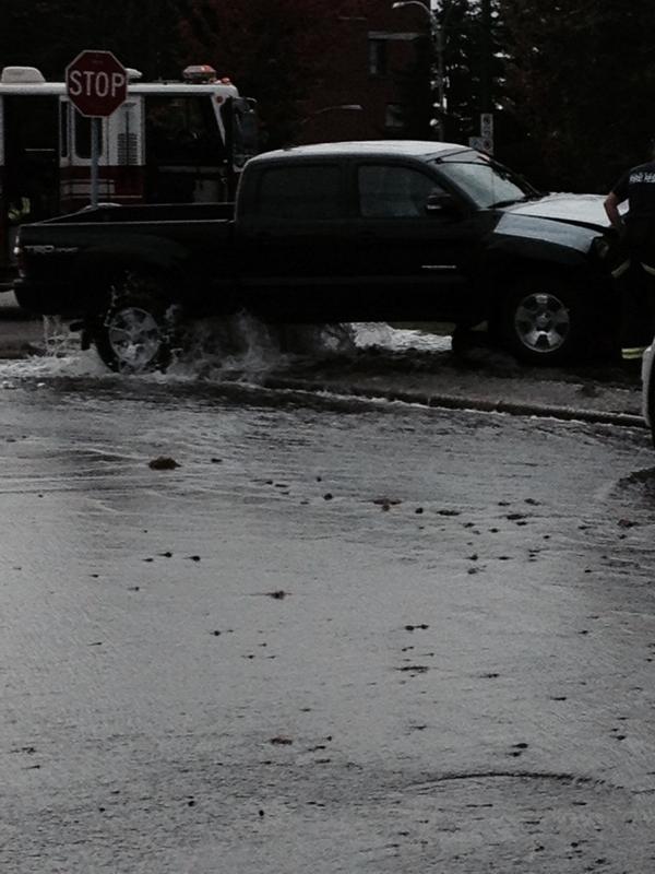 jasminehola's tweet photo. Truck hits and breaks a fire hydrant on Guelph and Kingsway @CBCVancouver @CTVVancouver @VancouverSun http://t.co/vckL6r5rvO