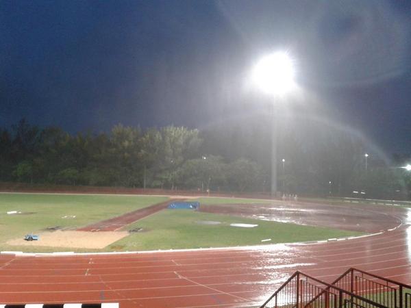 Zoe_Engler's tweet photo. Enjoyed our 'swim' at training tonight :) #Allweathertrack http://t.co/d9pwEdOqKI
