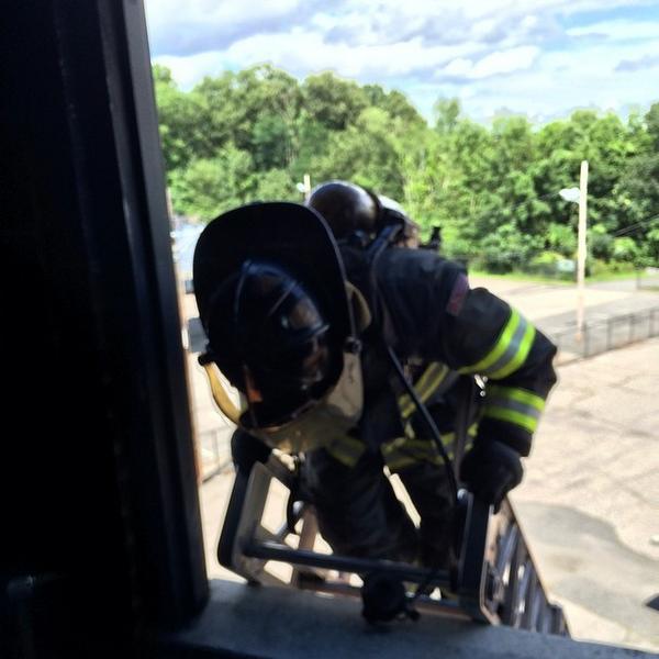 AFireStation's tweet image. Found this cool photo, not mine #tbt Miss fire school! Great guys and good times 🔥#fireone #fire1 #fiyaduty #fire...