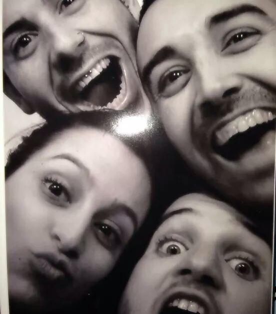 Pakico2107's tweet photo. Buscando en el baúl de los recuerdos.... Que buena tarde con @Blanca2107  @algobers  @Jose_Turpin http://t.co/XV6Pocz3nG
