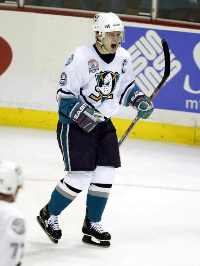 Happy birthday to the man Paul kariya 