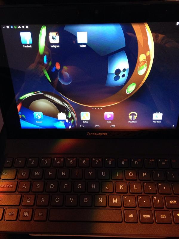 Having so much fun using the <a href="/lenovoUS/">Lenovo United States</a> tab at <a href="/getgeekedNY/">getgeeked NY</a>! #GetGeeked (maybe I can get one for Xmas?...)