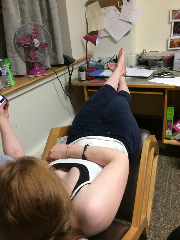 HannAskk's tweet photo. "I just wanna workout in my towel capris" #ABSorbit http://t.co/7EBXKE6KK2