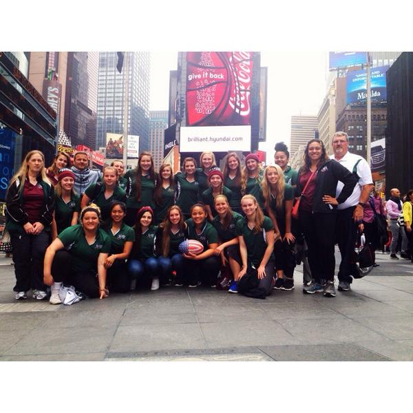 Brookekrag's tweet photo. #tbt to New york and Boston with these amazing girls #kentcrusaders ๐โค๏ธ http://t.co/UFwj5XSyDe