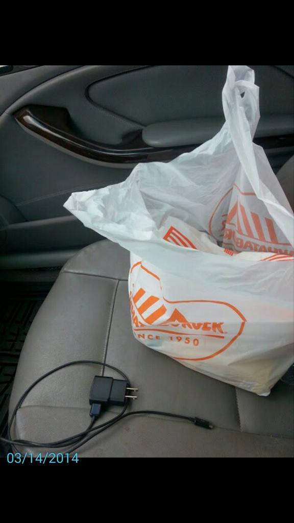 AightBettt's tweet photo. 2k14 Memories #10: Missing your first two classes to chill and go get breakfast. Or was that just me?... #NotMartin http://t.co/9vYZoSftg7