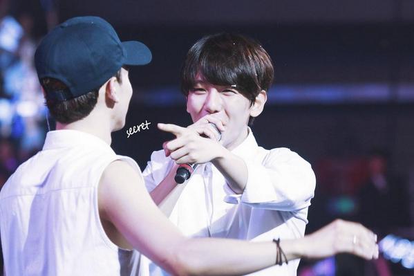 ByunBaekhyunID's tweet photo. HD] 140921 Baekhyun &amp; Chen #TLPBeijing © secret http://t.co/8buXGZST0g http://t.co/TgTtkz9ZX3
