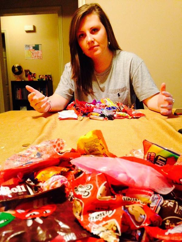 mgward96's tweet photo. Trading candy 
#dontactlikeyouneverdidthis http://t.co/CjM45tCs1F