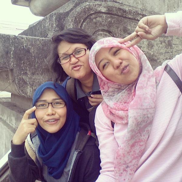 Edisi dipikir karo jalan-jalan :D tak perlu mahal yg penting bisa kemana saja dan happy :D