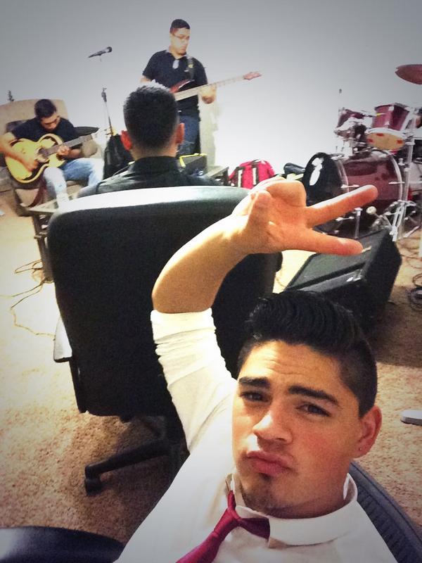 ManuelNoee's tweet photo. Practice doesn't make perfect, perfect doesn't exist. Practices makes #Excellence. #longpractice #FH5music http://t.co/GJhK5sx0Hq