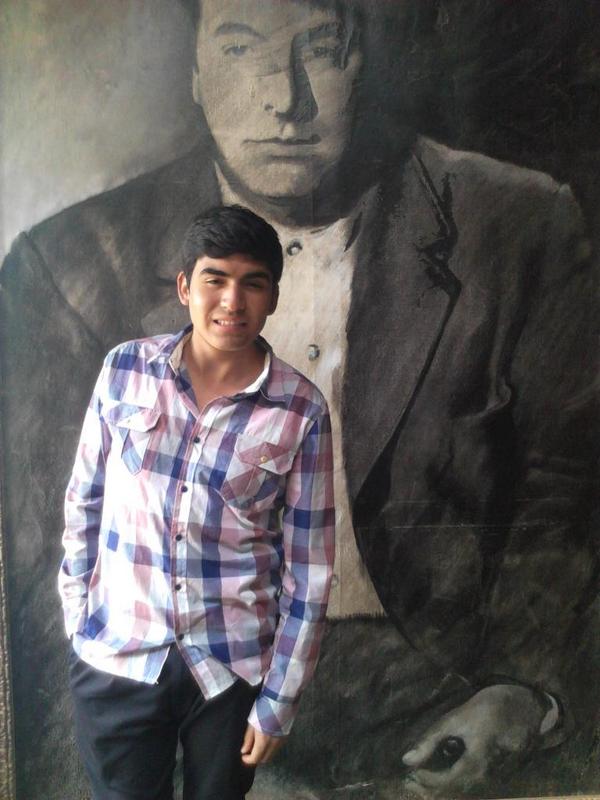 RodrigoCristi19's tweet photo. Con Don Pablo Neruda' :') http://t.co/fdoJt0BIiR