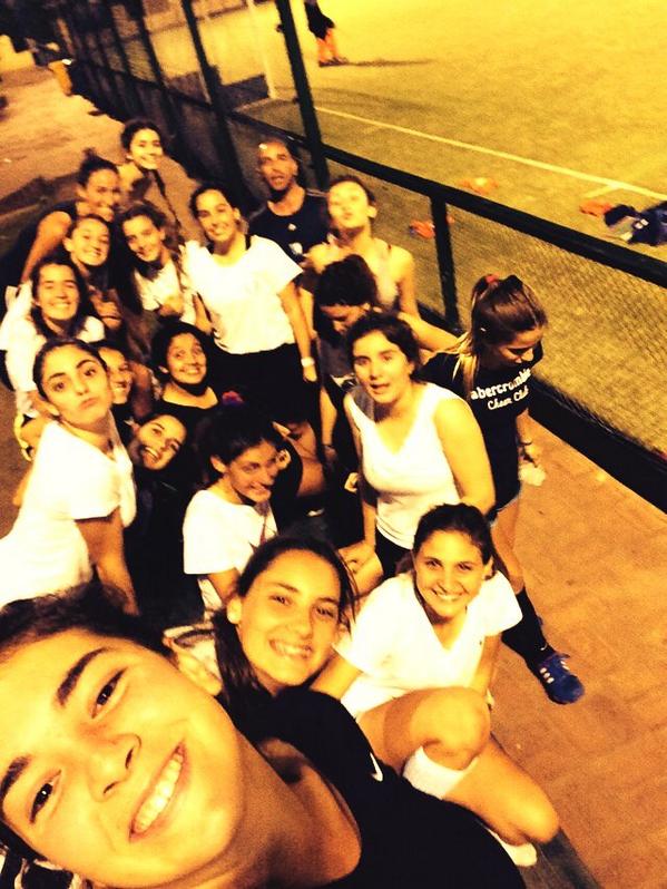 SextaCasiB's tweet photo. El Team entrenando. Se vien un gran sabado de hockey en el casi jugando contra velez. #CocoLovers #CarliPasion http://t.co/MTVH8HSXv5