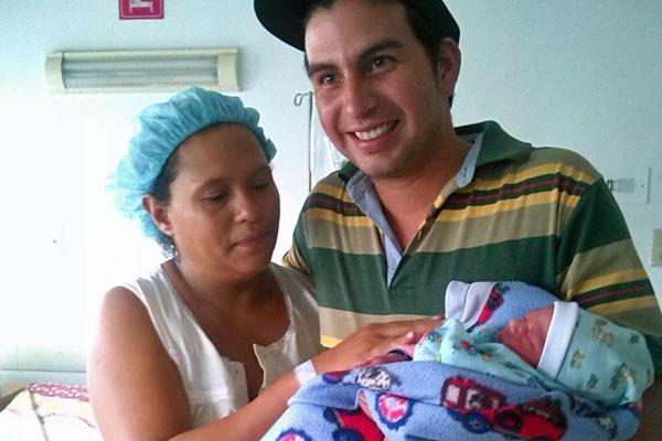 via <a href="/Steades/">Steades</a> [Titulares] Conoce a Edgar Daniel, el niño que nació en la estación de @CaracasMetro -