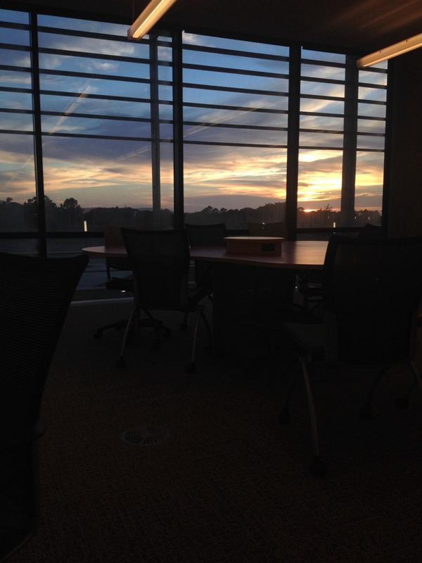 P_Morlay's tweet photo. Keeps me motivated ... I never miss one #SunsetFreak #Csumb http://t.co/3mJjJFAIjV